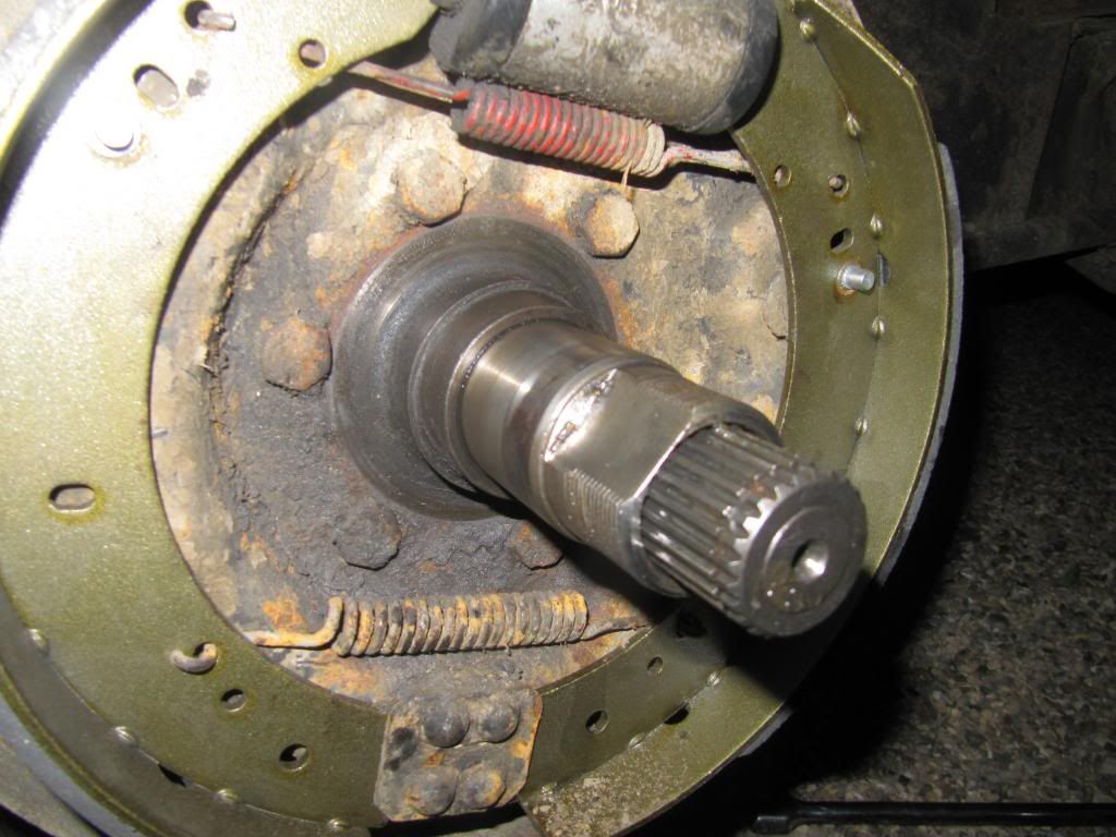 Rear bearings collapsed and now the half shafts stuck!! LandyZone