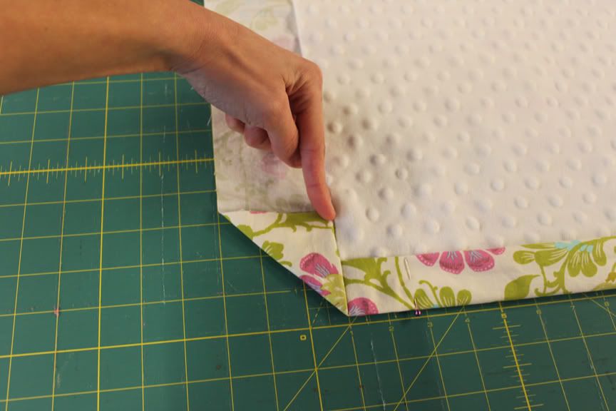 http://leelynncrafts.blogspot.com/2011/02/sewing-tip-mitered-corners-on-blanket.html