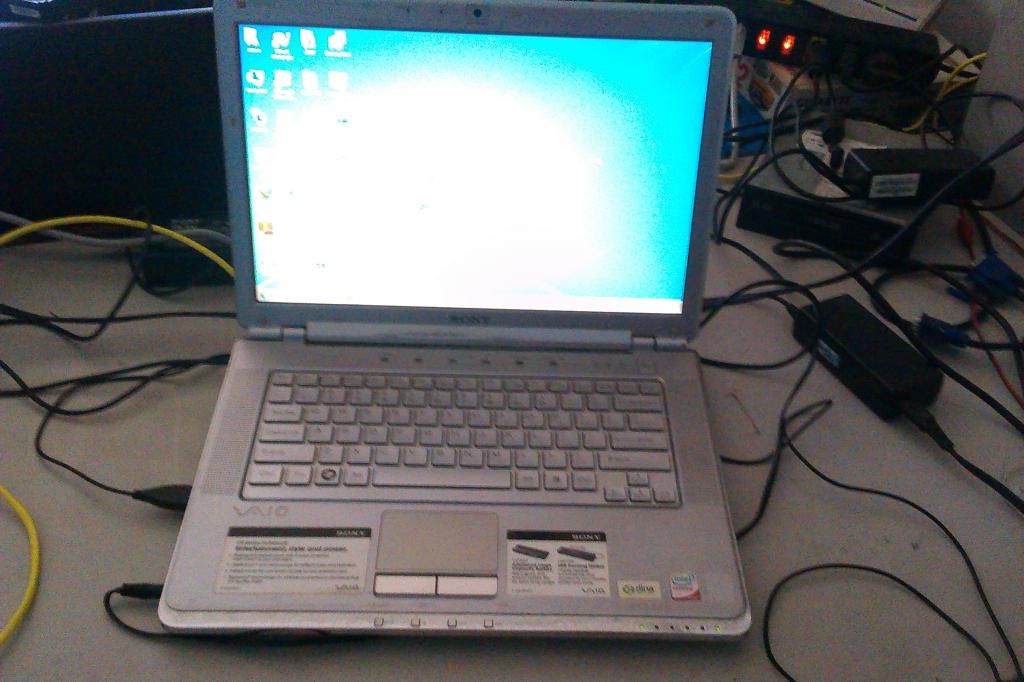 Vaio VGN-CR520E Core 2  T8100 2.1GHz, 3GB RAM, 320GB HDD, VGA Intel 14inch = 4T2 - 1