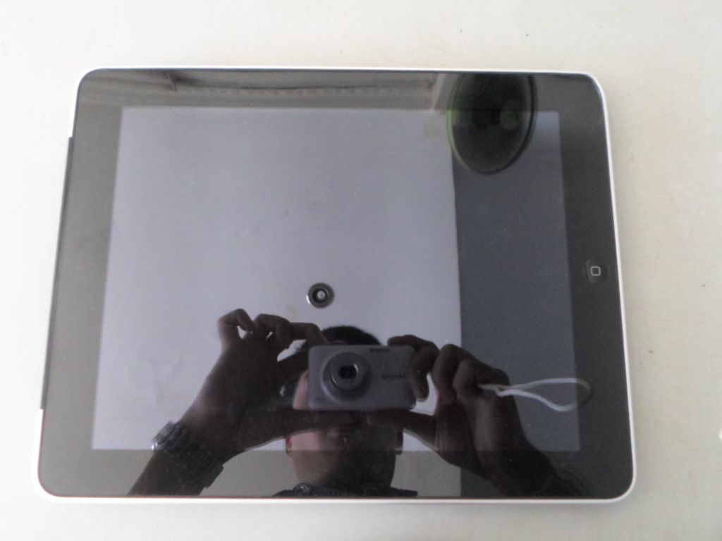 Ipad 1 64Gb phiên bản có 3G + Wifi + nghe gọi + ... = 2T8