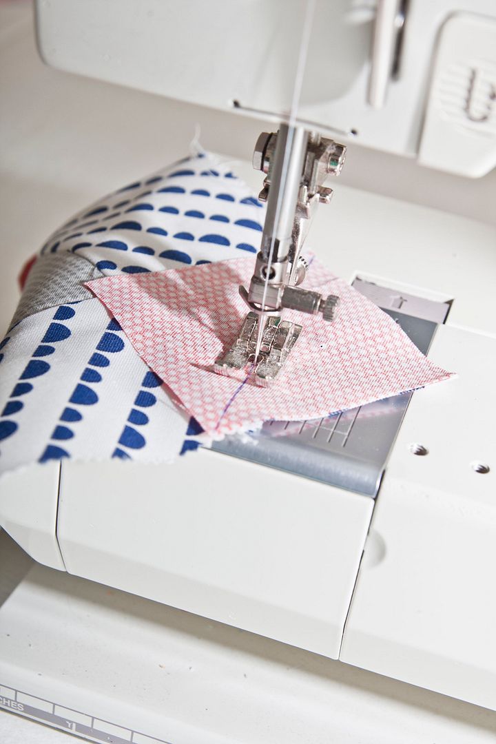 Moda Bake Shop: Vanessa's "Jumping Jacks" quilt tutorial