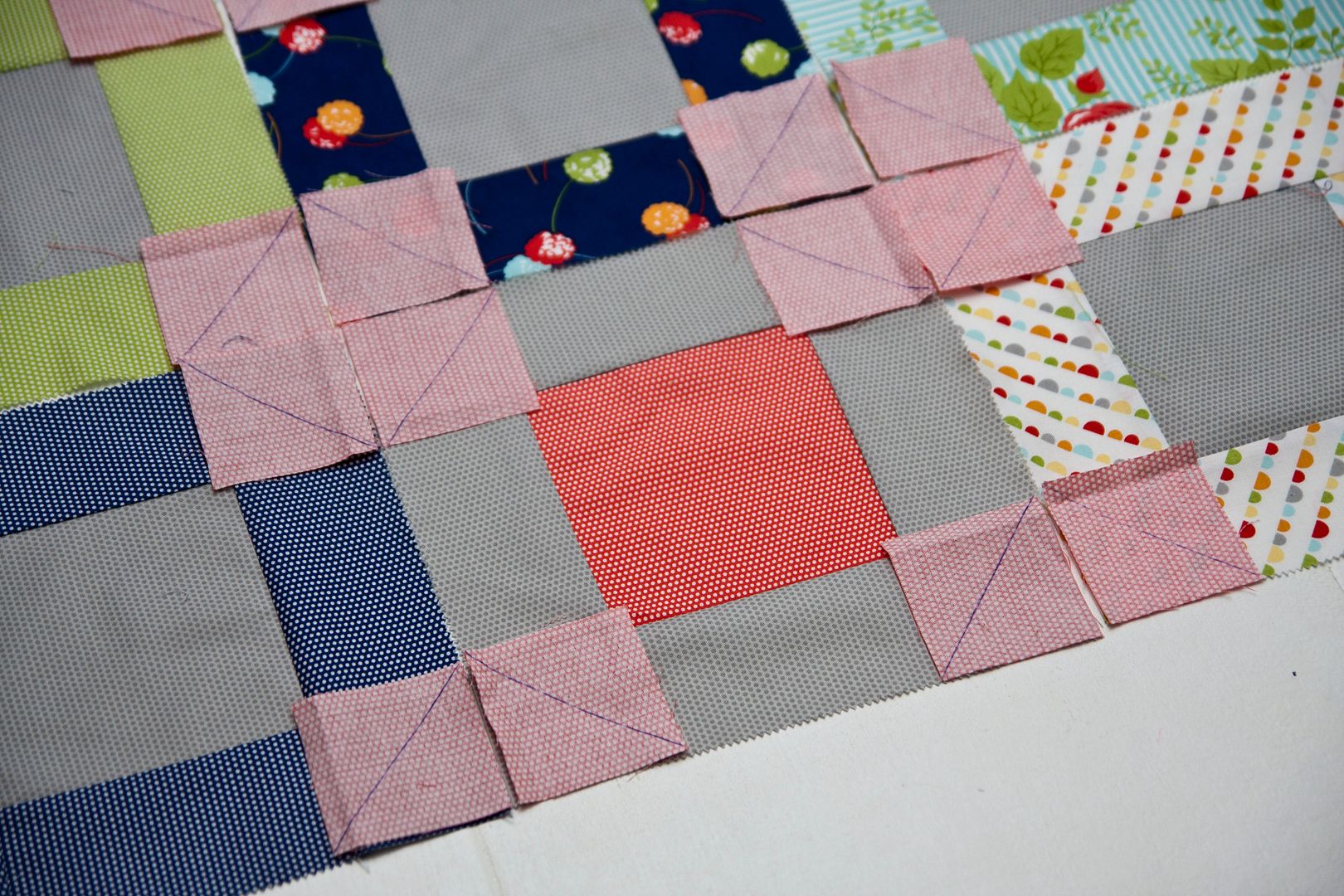 Moda Bake Shop: Vanessa's "Jumping Jacks" quilt tutorial