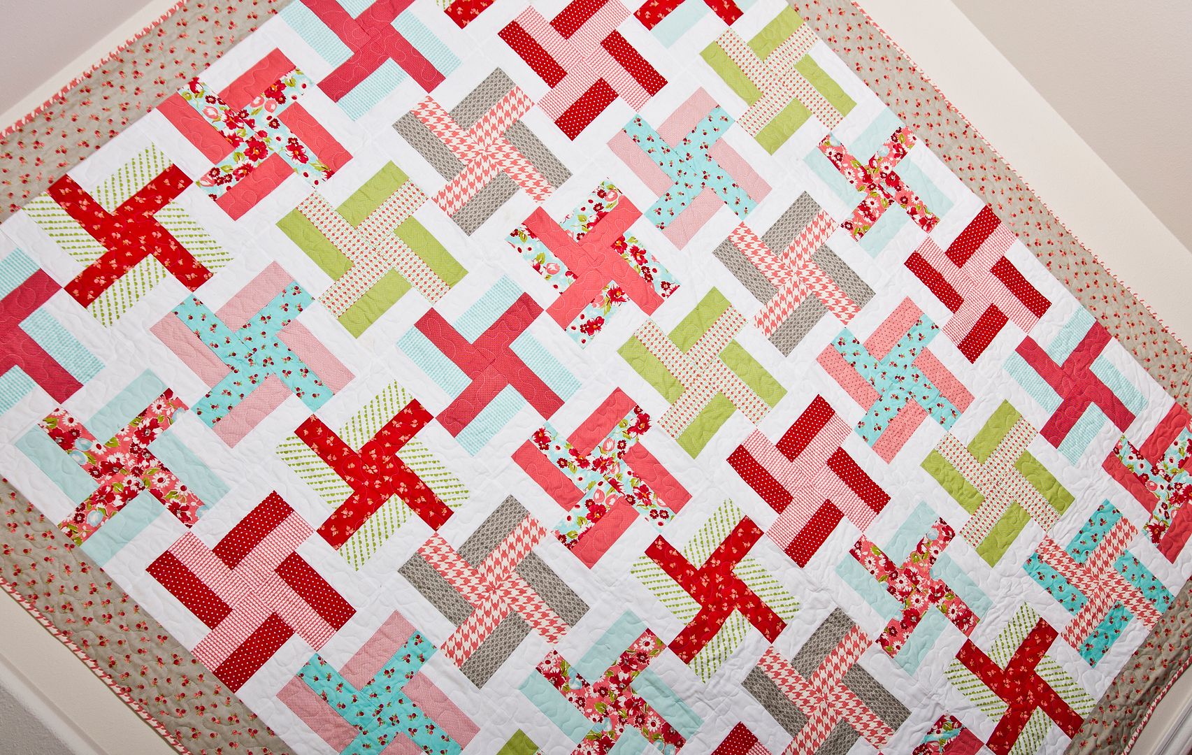 Lella Boutique's Dizzy Spell pattern. Fabrics are (mainly) Ruby by Bonnie & Camille for Moda. This is a great beginner pattern and uses jelly rolls, layers cakes, or fat quarters.