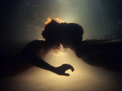 the under water kiss photo beautiful.jpg