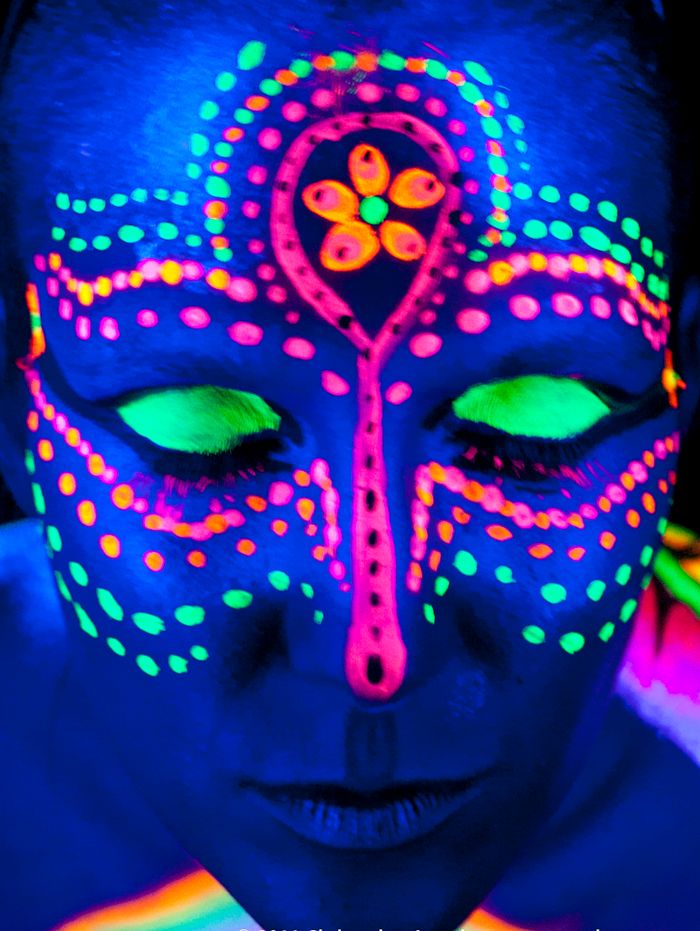 New 7X UV Glow Neon Sticks Liner Makeup Face Body Paint Fluoro Party