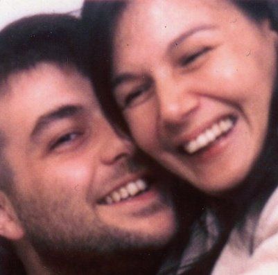 http://i1199.photobucket.com/albums/aa477/leezuki222/meandmywife.jpg