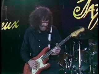 PDVD 002 21 - Gary Moore - The Definitive Montreux Collection  (2007) [5CD+2DVD9]