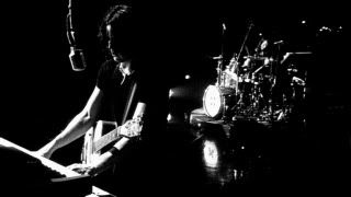 PDVD 008 25 - The White Stripes - Under Great White Northern Lights (2010) [DVD9+CD] [FLAC/NTSC]