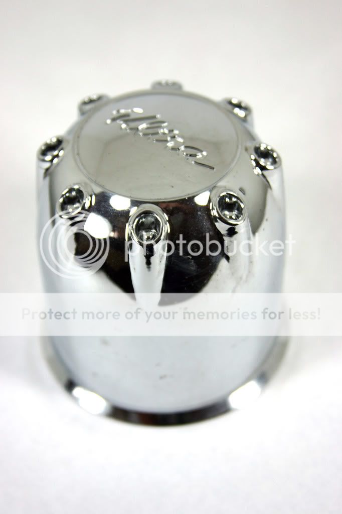 This auction is for one (1) Chrome Ultra Center Cap.