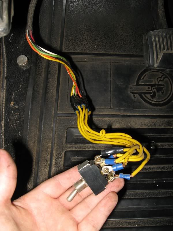 Uknown toggle switch and wiring. Newb at wiring, help pls! - Ford Truck