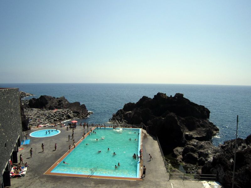 http://i1199.photobucket.com/albums/aa480/whosehousemod/olga/Portugal/wpool_zps1e8611c7.jpg