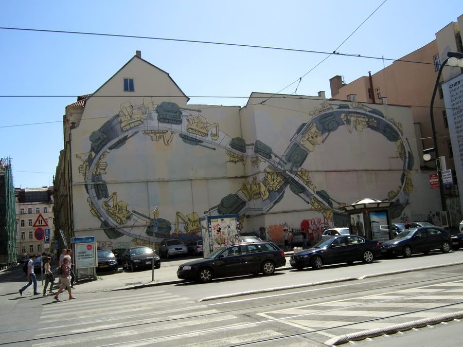 http://i1199.photobucket.com/albums/aa480/whosehousemod/prague/remont.jpg